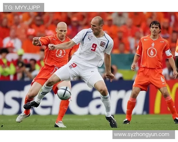 胖胖的足球明星在绿茵场上的搞笑瞬间与精彩表现